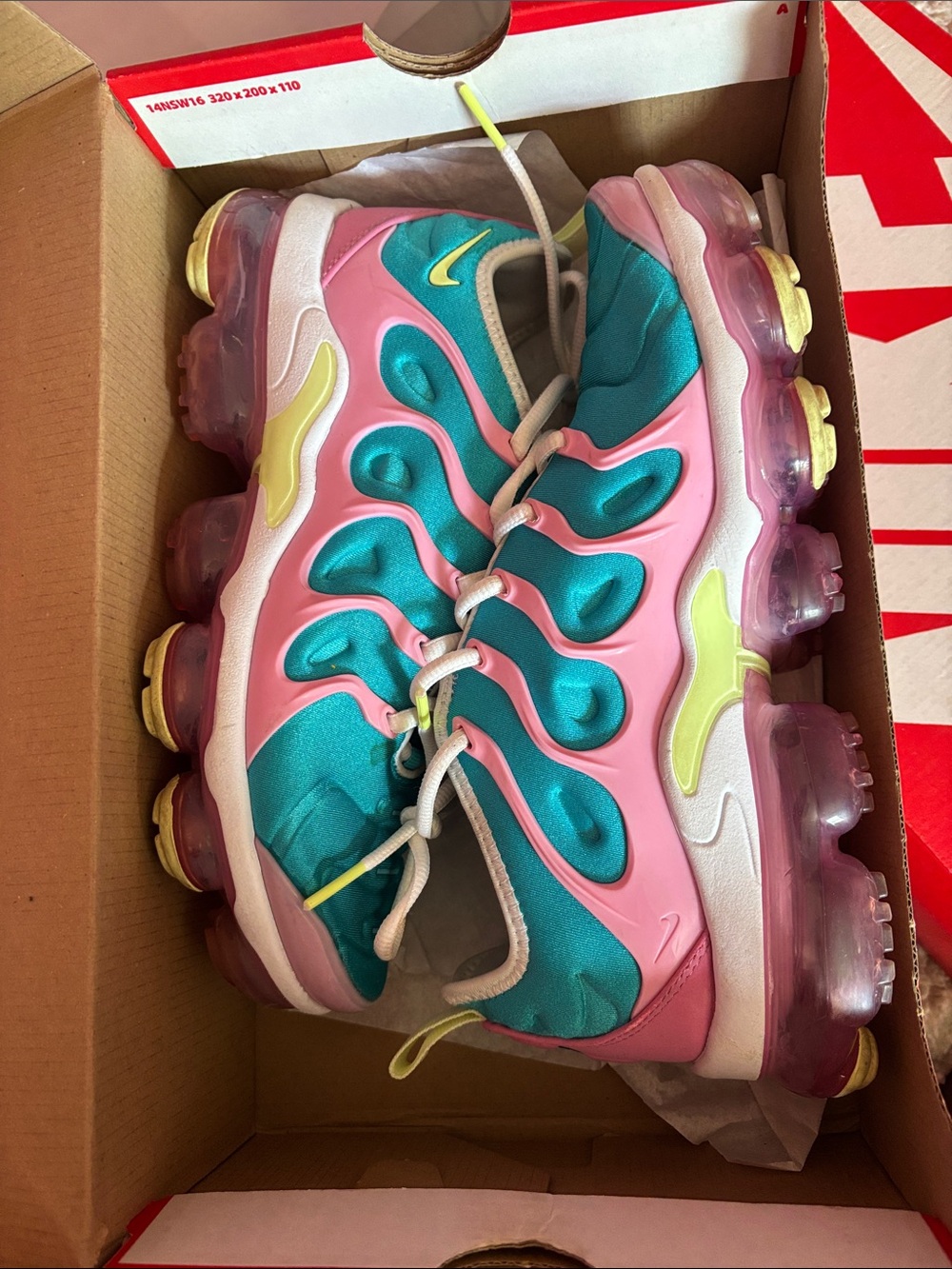Pink / Teal women’s vapormax